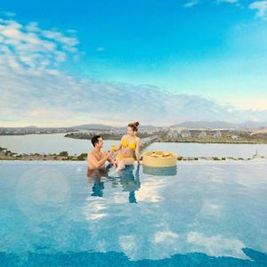 Rhm Luxury Hotel And Suite